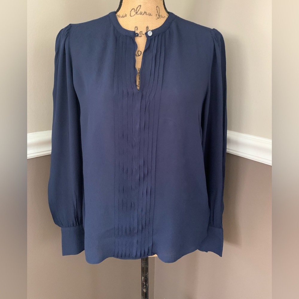 BROOKS BROTHERS ladies Navy blue 100% viscose pleated front shirt VVGUC size 6